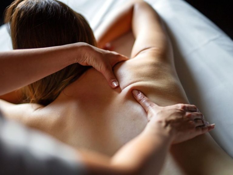 Deep tisue Massage at Home in Marbella Massage on a person's back, with hands applying pressure and relaxation